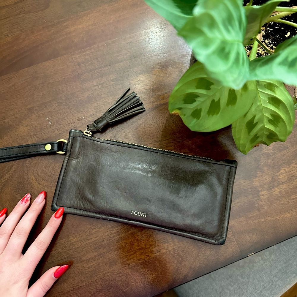 FOUNT Finley Wallet Clutch in Wolf